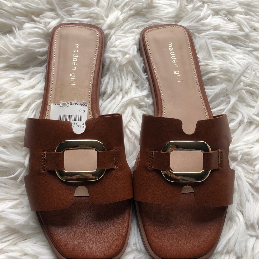 Madden Girl Elliott Slide Sandal Gold Tone Detail Tan Faux Leather Flats Sz 9.5